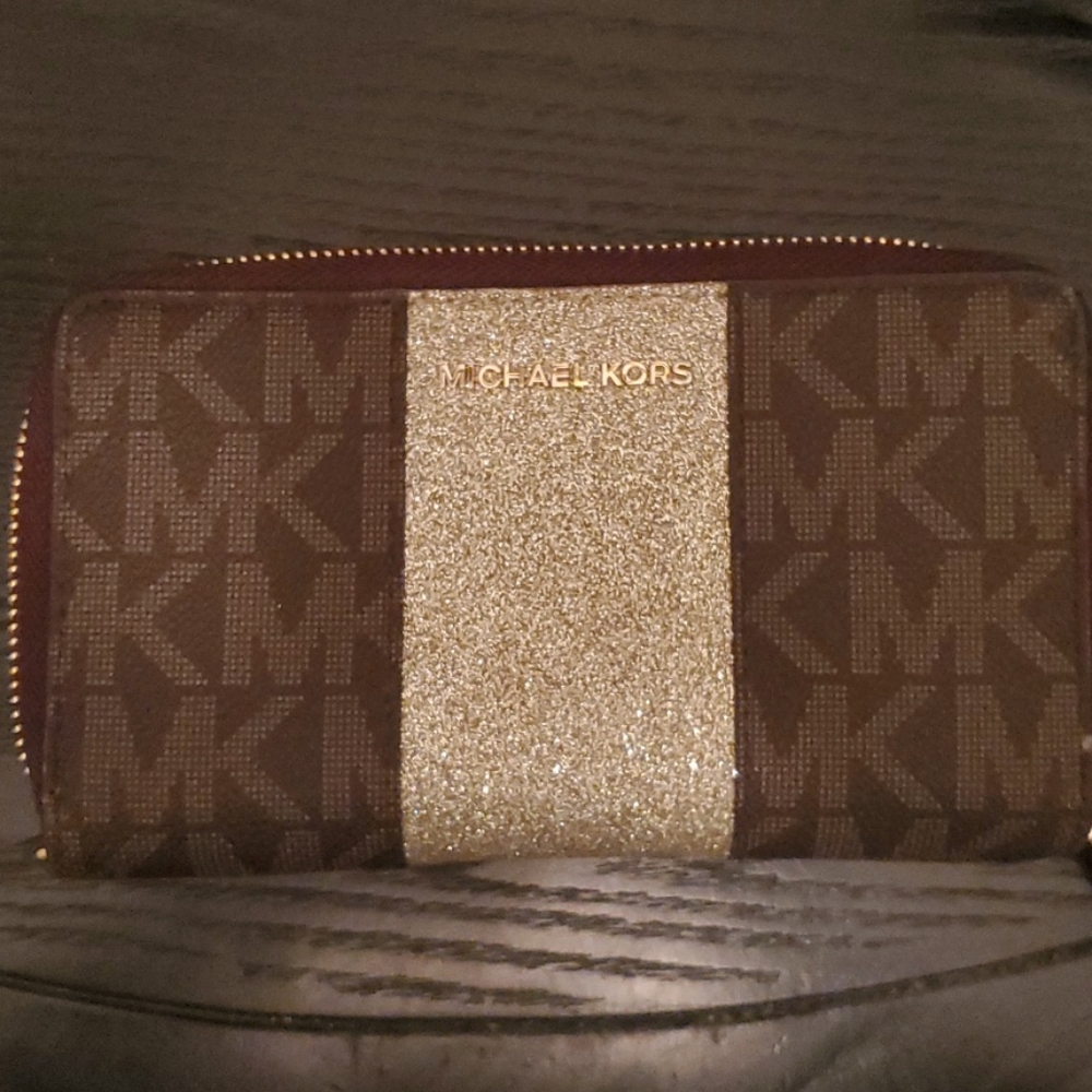 Michael Kors wallet. Signature Brown